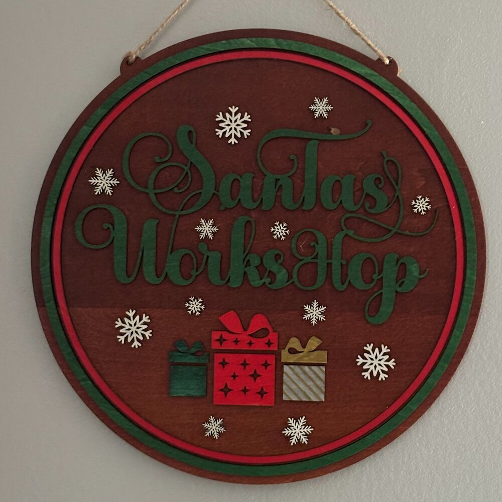 🌲 Santa’s Workshop Wooden Wall Sign | Festive Handmade Holiday Gift